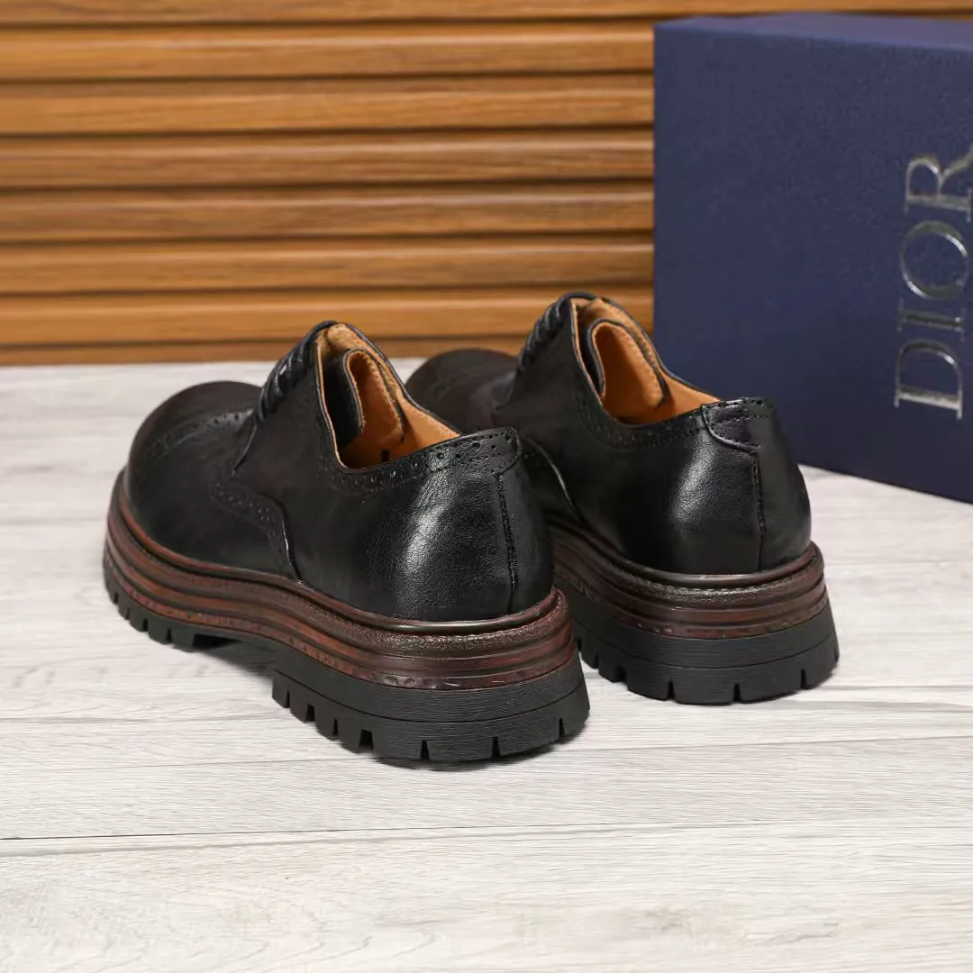 Factory price 540 🕷️🕷️[Dior] Dior's new men's shoes are launched in Hong Kong counters. Official website 1:1 production. Original Italian patented cowhide + water-dyed 🐂 leather lining. Designed by European and American masters. Goodyear craftsmanship, washed cowhide, perfect shape to create counter quality, solid color rubber wear-resistant outsole and classic dazzling toe! Super versatile and very comfortable. High-end without losing taste, fashionable and novel! ! Absolute focus! Colors optional, code number 38-44 (45 customized)